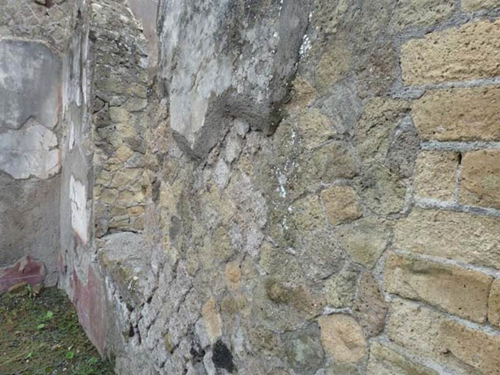 Ins. IV.8, Herculaneum, September 2015. East wall.